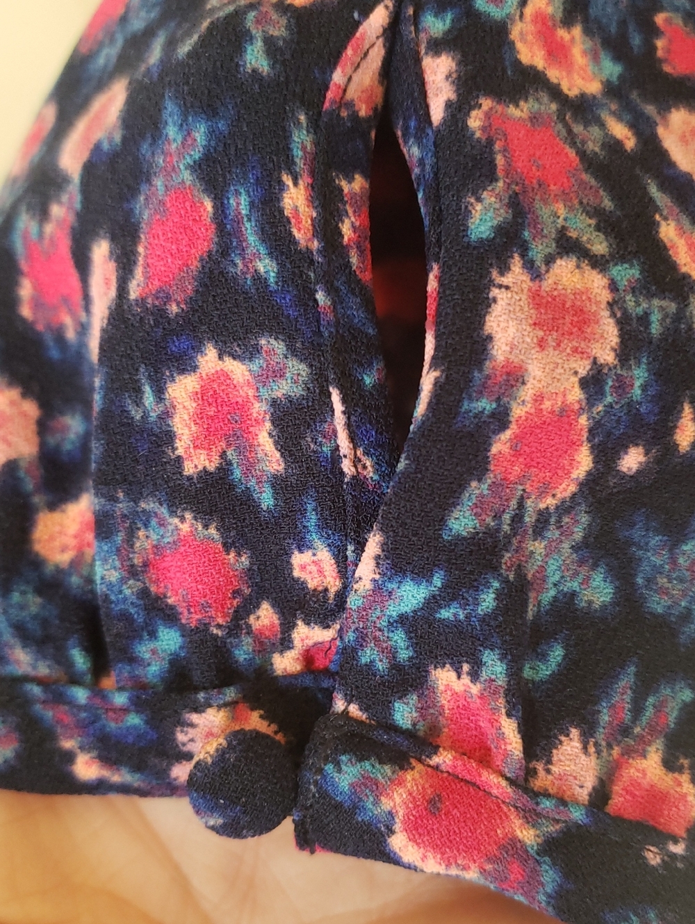 J.Crew Navy Pink Floral Split V-Neck Crepe Blouse Balloon Sleeve Size S - Picture 10 of 12